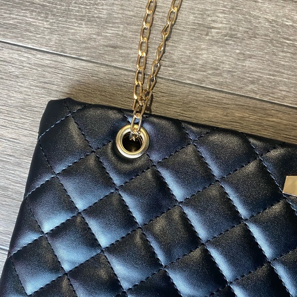 Black Quilted Women’s Shoulder Bag With Chain Strap - Picture 5 of 9